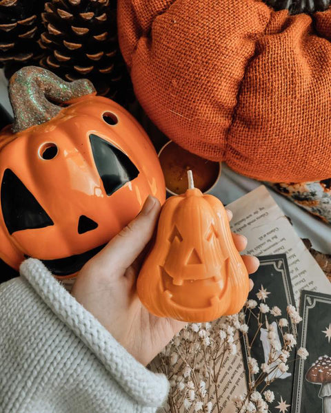 Pumpkin Lantern - Candle  scented in caramel vanilla