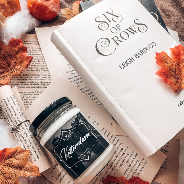 Ketterdam - Book Inspired Soy Candle Scent Notes: Black Musk + Pear