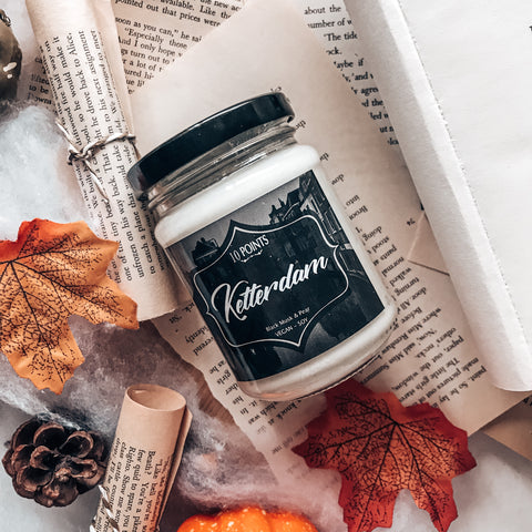 Ketterdam - Book Inspired Soy Candle Scent Notes: Black Musk + Pear