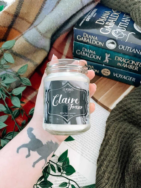 Claire Fraser -Soy Candle  Scent Notes .White Tea and Lavender