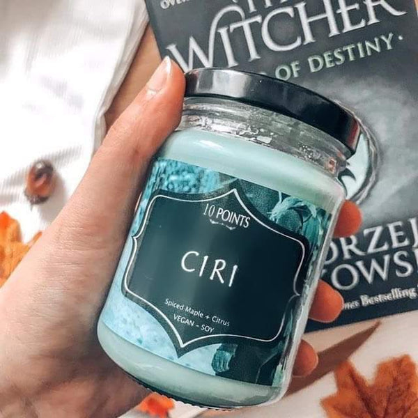 Ciri Soy Candle  Scent Notes: Spiced Maple Citrus