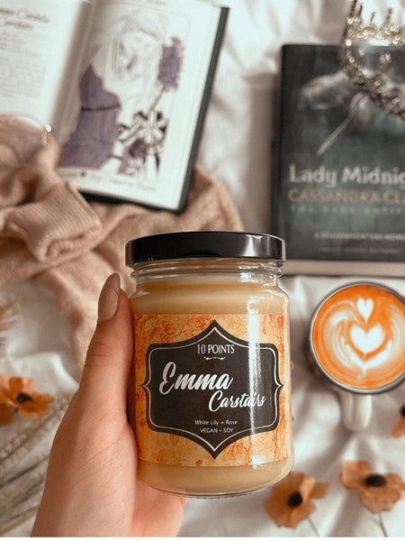 Emma Carstairs Soy Candle  Scent Notes: White Lilly n Rose
